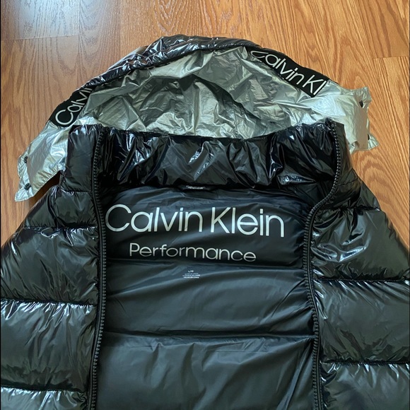 Calvin Klein PERFORMANCE DOWN HOODED PUFFER VEST - Picture 5 of 6